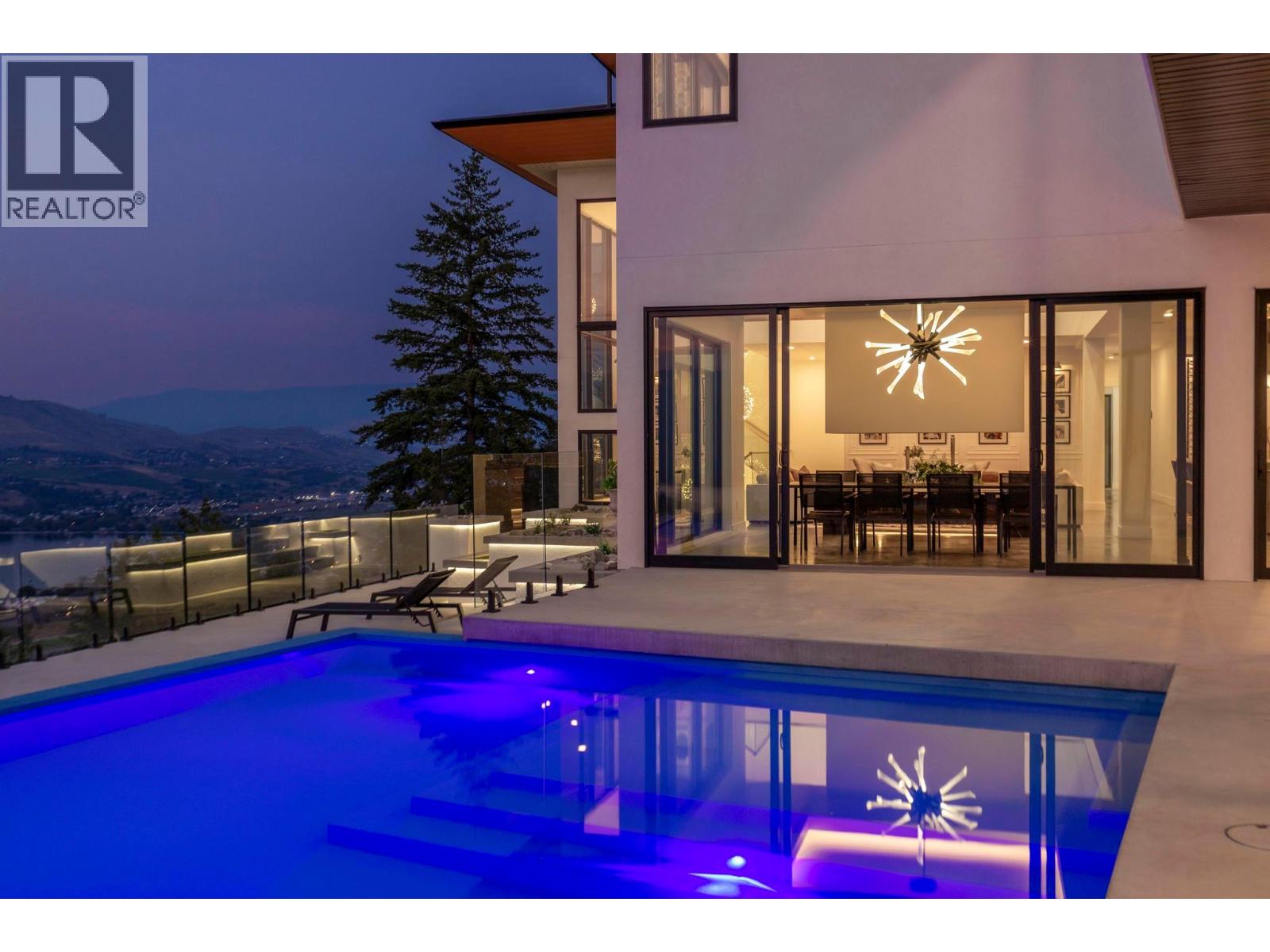  120 Sunset Boulevard, Vernon