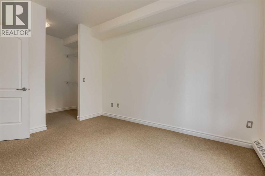 Single Family House for Sale in    Avenue NW Varsity Calgary 