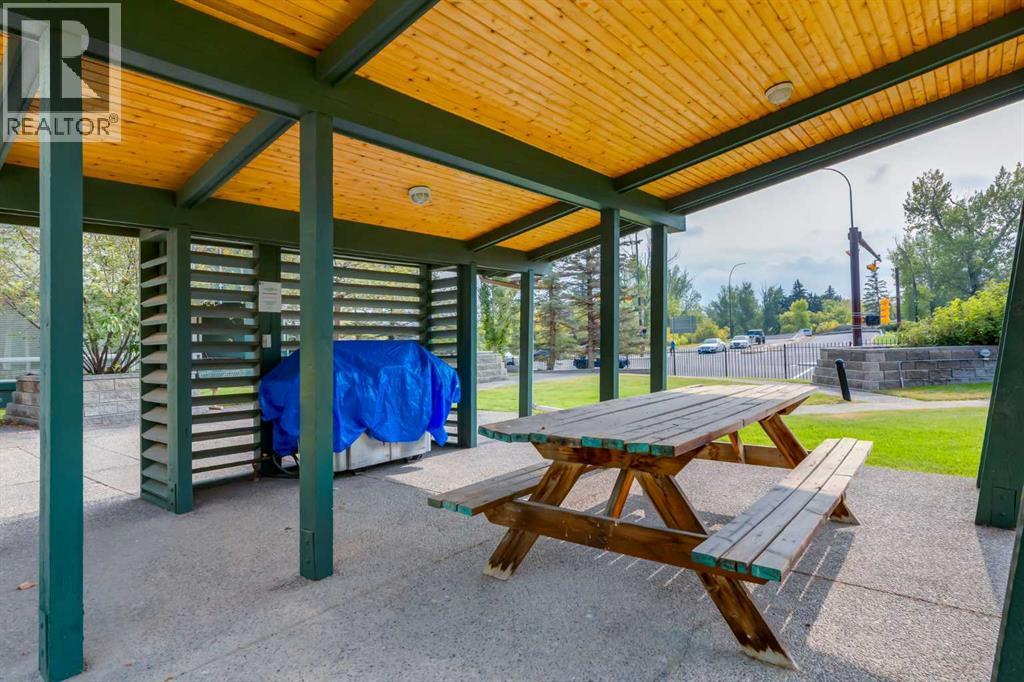 Single Family House for Sale in    Avenue NW Varsity Calgary 