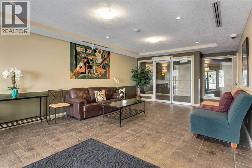 Single Family House for Sale in    Avenue NW Varsity Calgary 