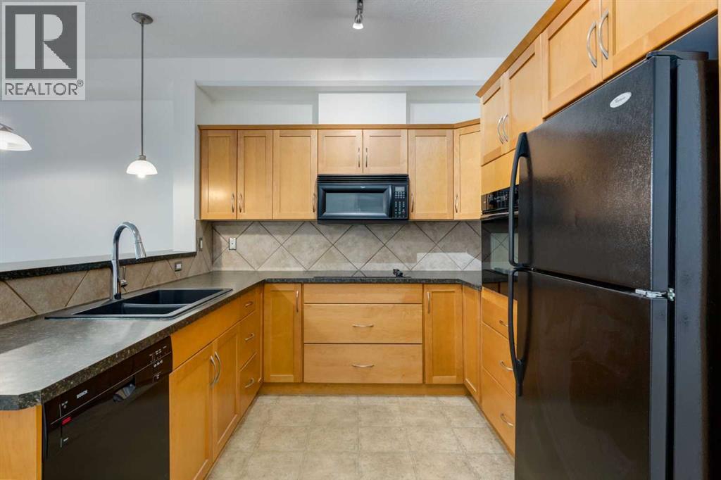 Single Family House for Sale in    Avenue NW Varsity Calgary 
