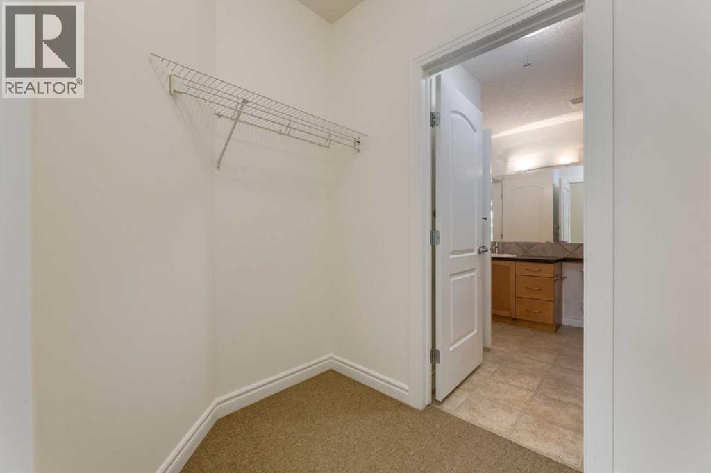 Single Family House for Sale in    Avenue NW Varsity Calgary 
