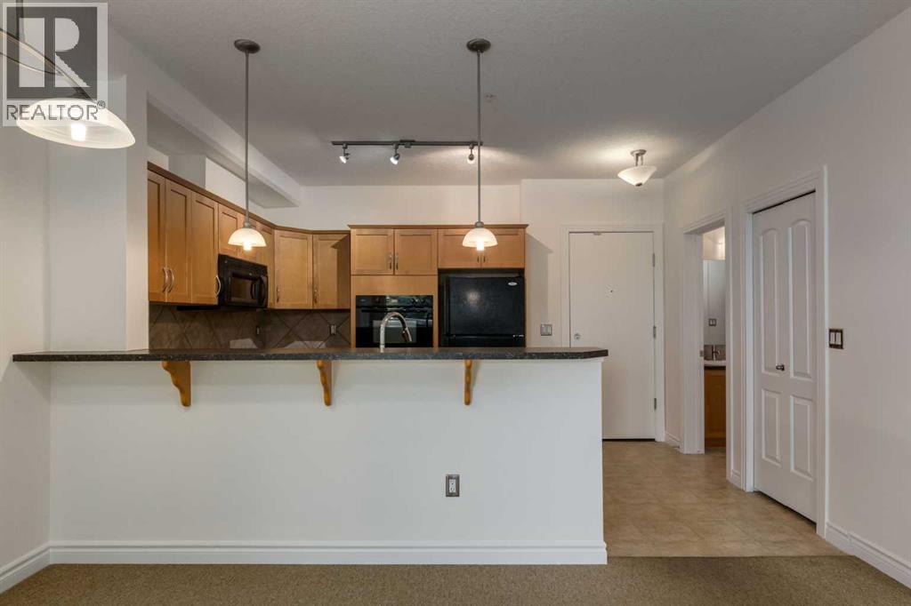 Single Family House for Sale in    Avenue NW Varsity Calgary 