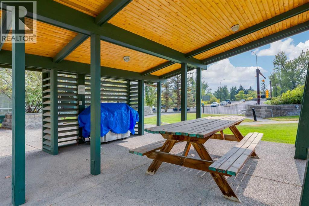 Single Family House for Sale in    Avenue NW Varsity Calgary 