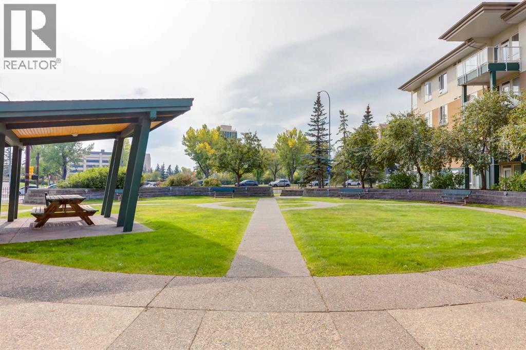 Single Family House for Sale in    Avenue NW Varsity Calgary 