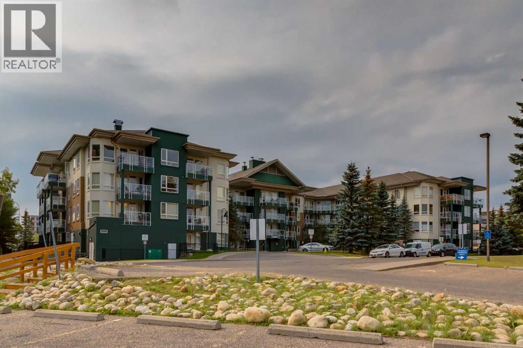 Single Family House for Sale in    Avenue NW Varsity Calgary 