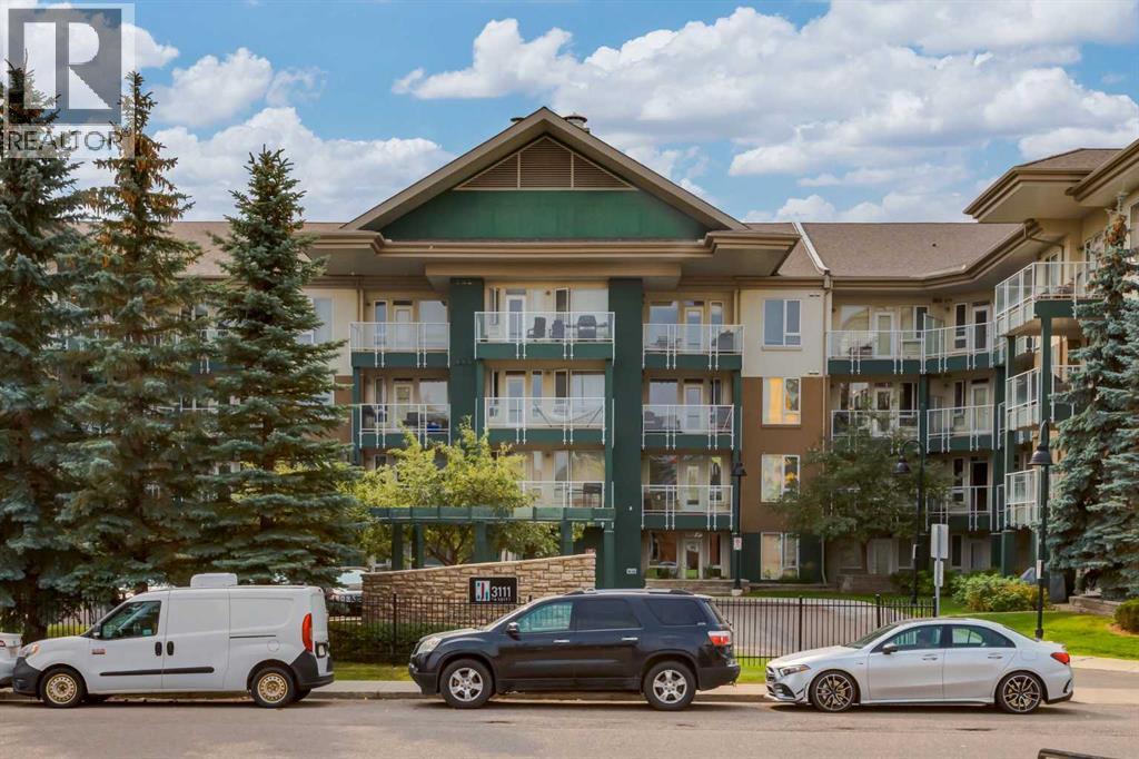 Single Family House for Sale in    Avenue NW Varsity Calgary 