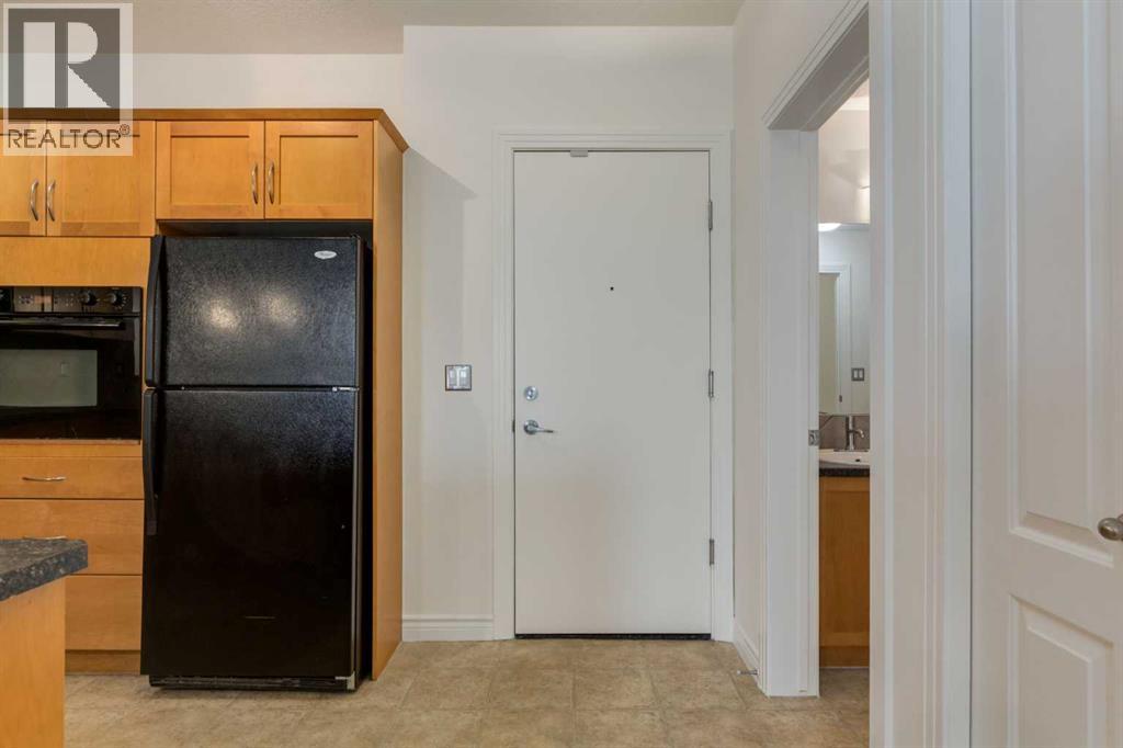 Single Family House for Sale in    Avenue NW Varsity Calgary 