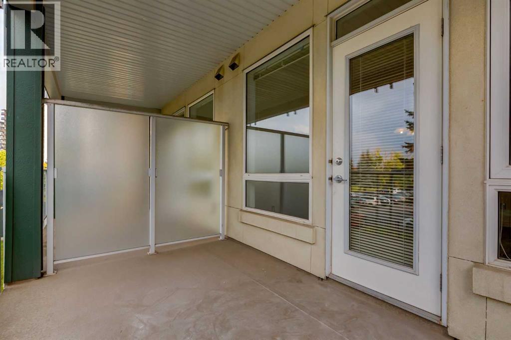 Single Family House for Sale in    Avenue NW Varsity Calgary 