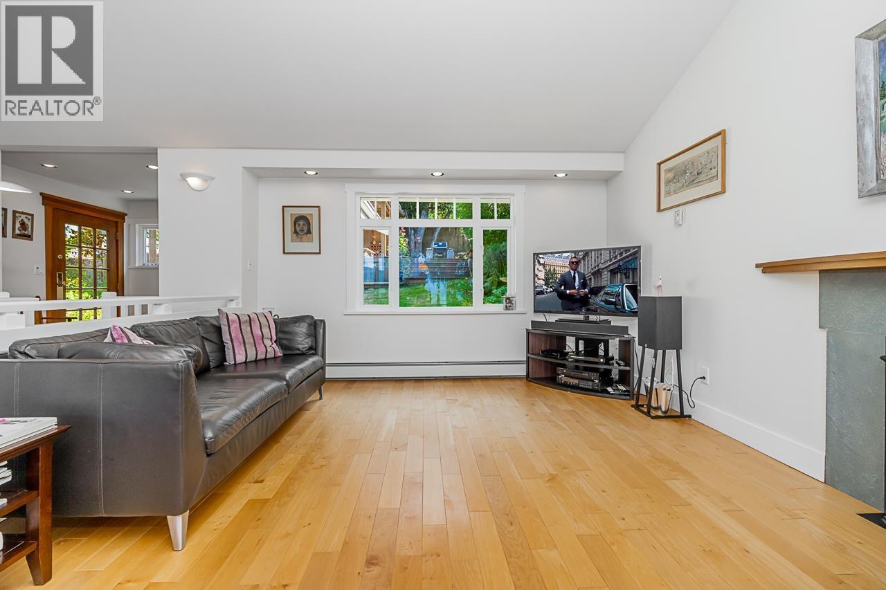 6245 NELSON AVENUE, West Vancouver