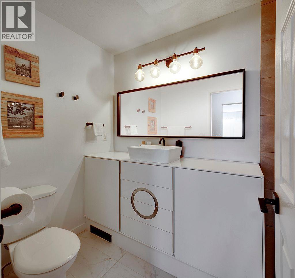 208 1220 FALCON DRIVE, Coquitlam