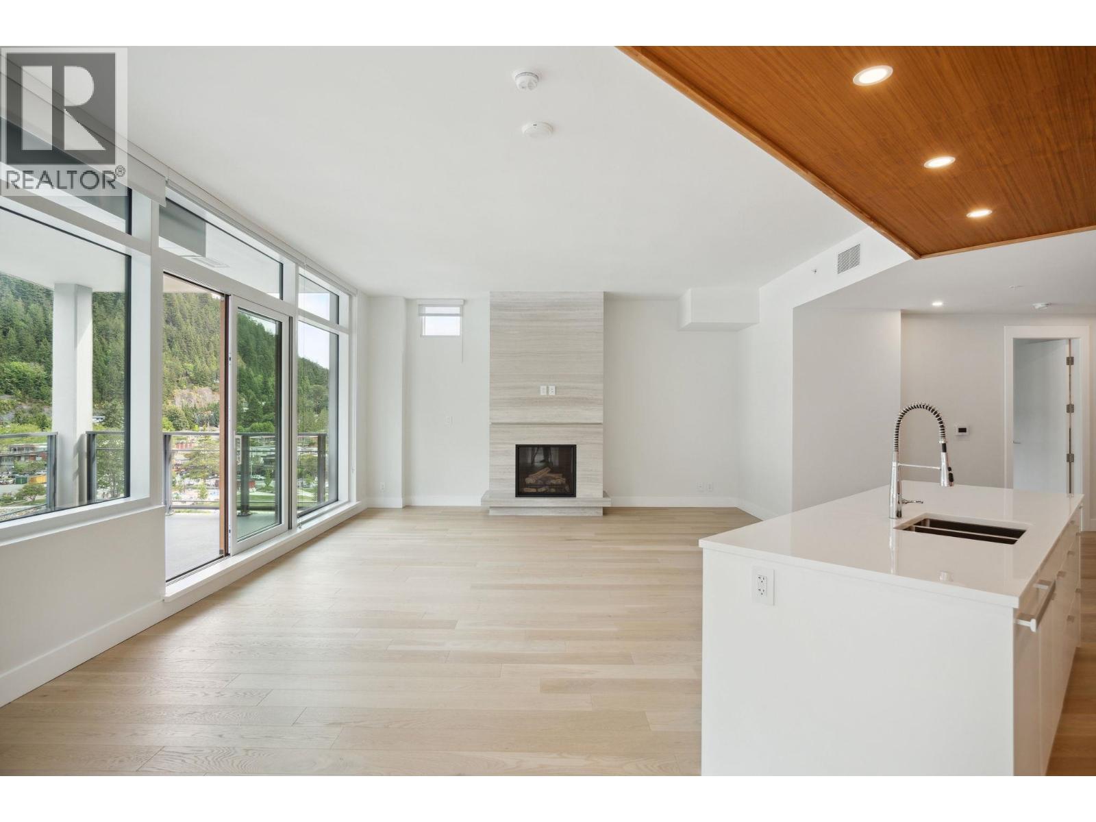 702 6707 NELSON AVENUE, West Vancouver