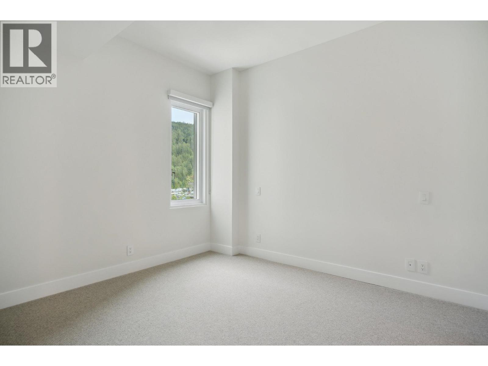 702 6707 NELSON AVENUE, West Vancouver