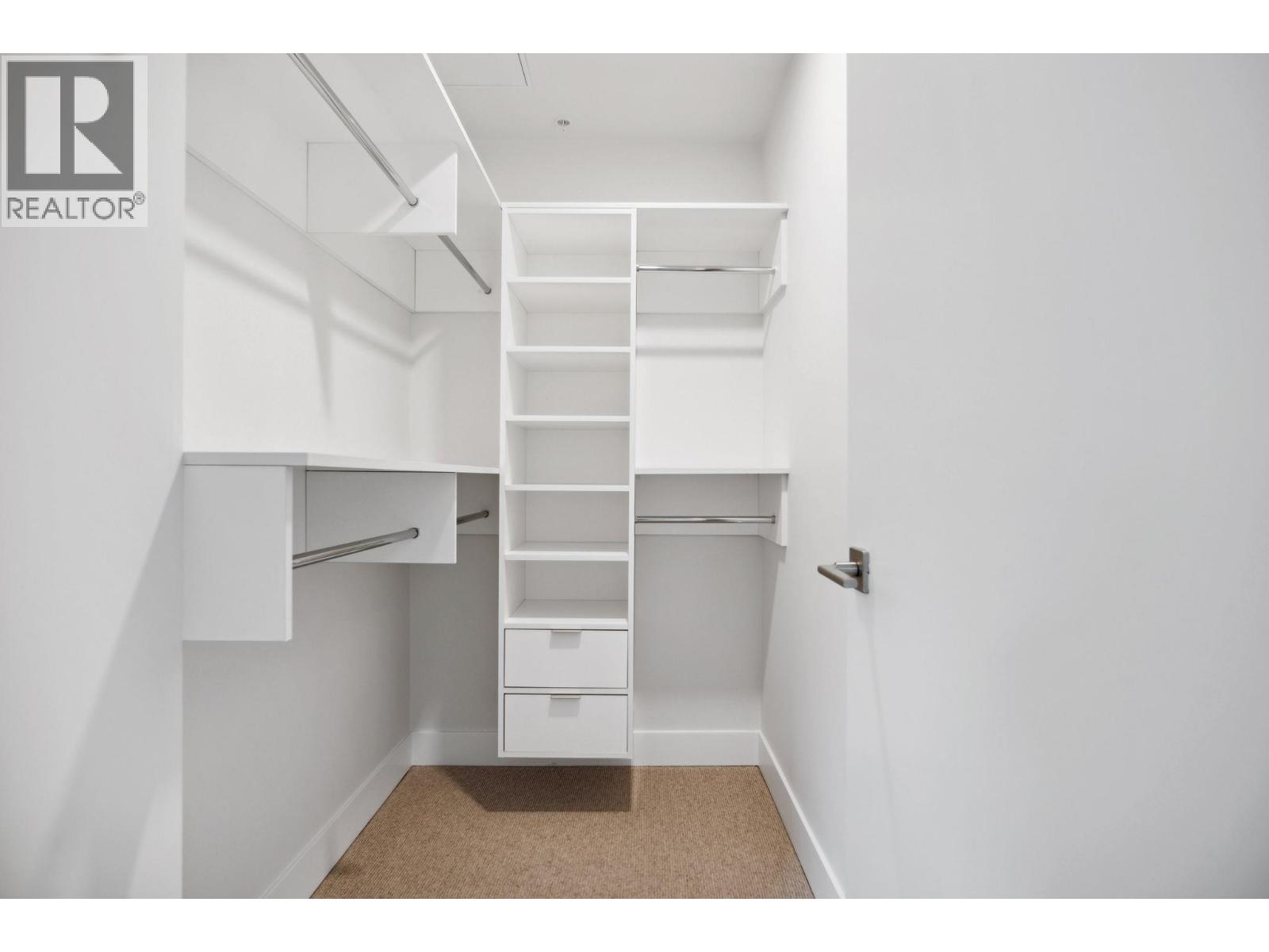702 6707 NELSON AVENUE, West Vancouver