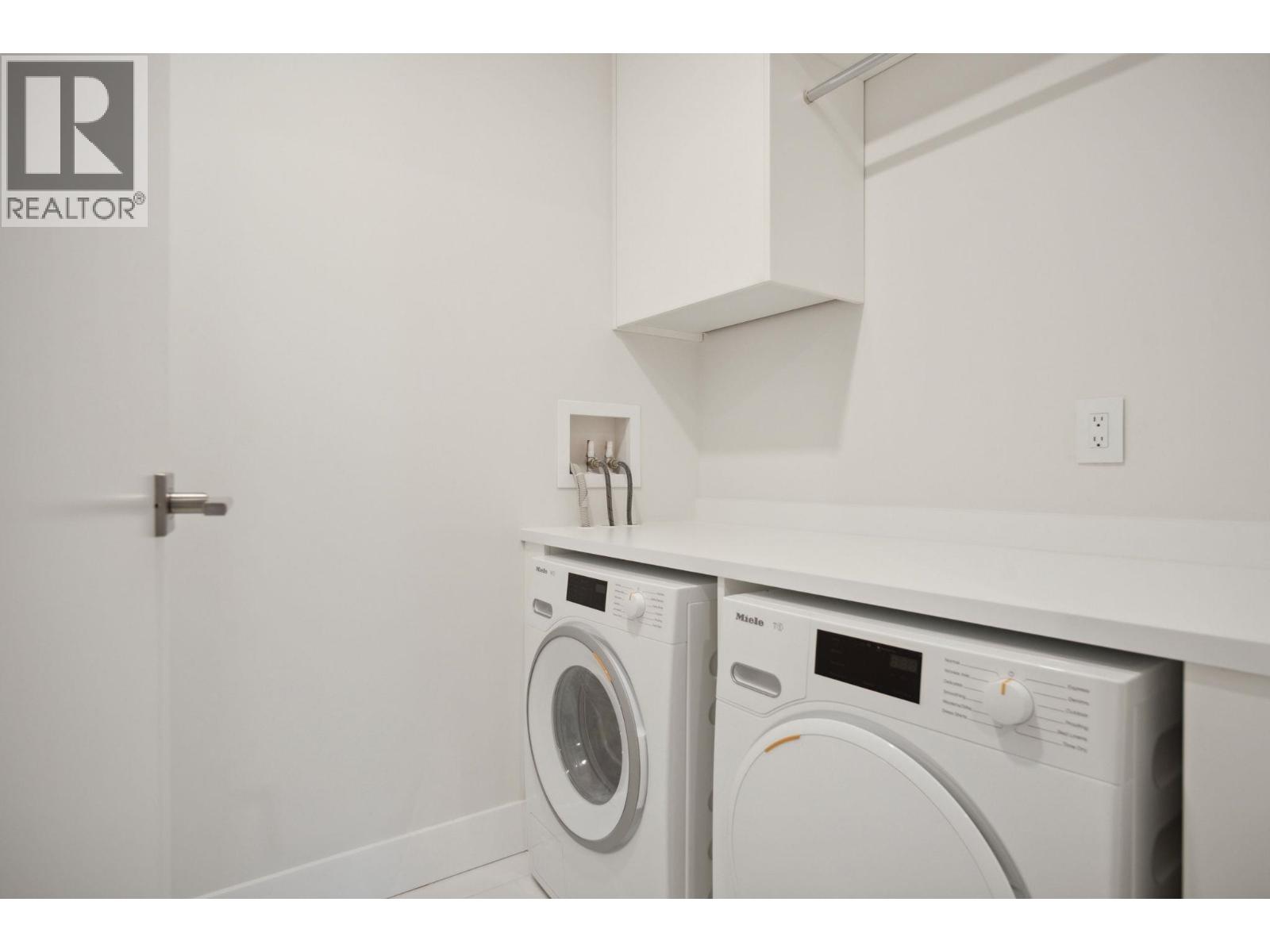 702 6707 NELSON AVENUE, West Vancouver