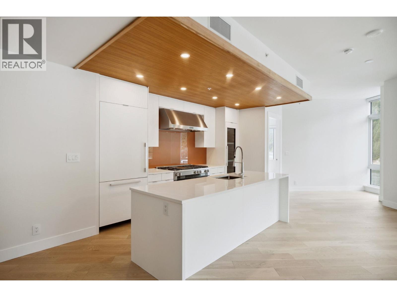 702 6707 NELSON AVENUE, West Vancouver