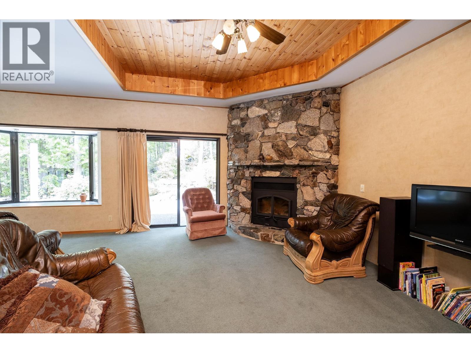11832 SUNSHINE COAST HIGHWAY, Pender Harbour