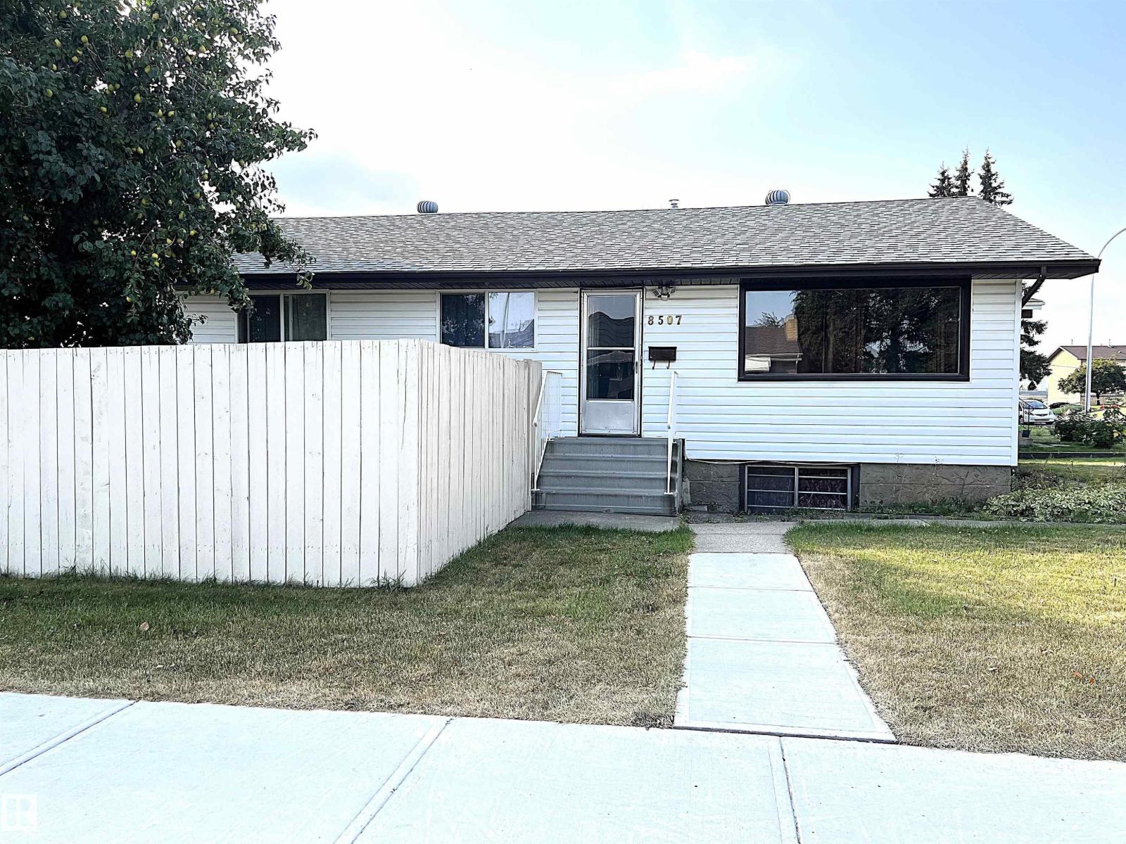 8507 8509 128 AV NW, Edmonton, Alberta