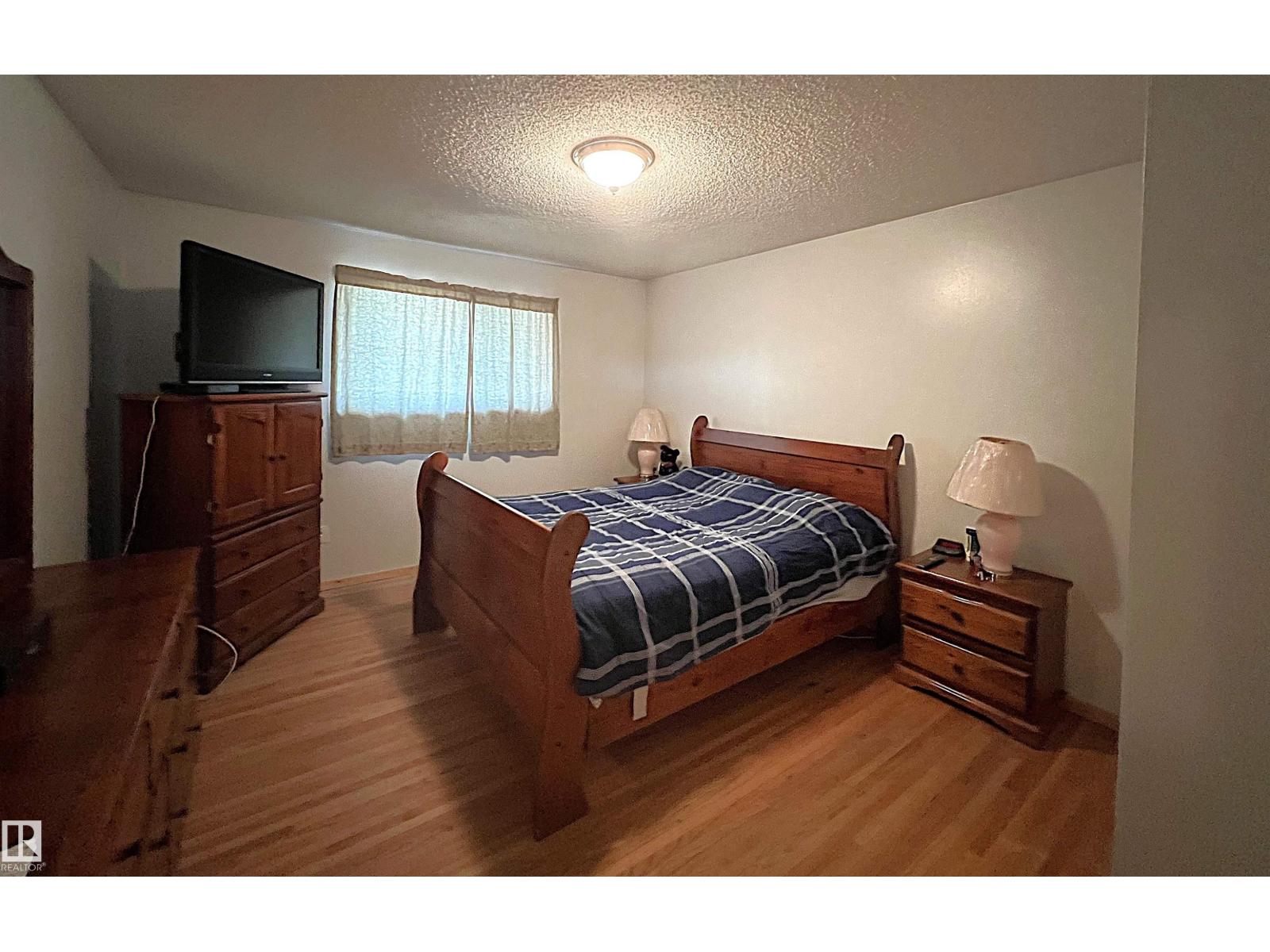 Single Family House Raised bungalow for Sale in    AV NW Edmonton 