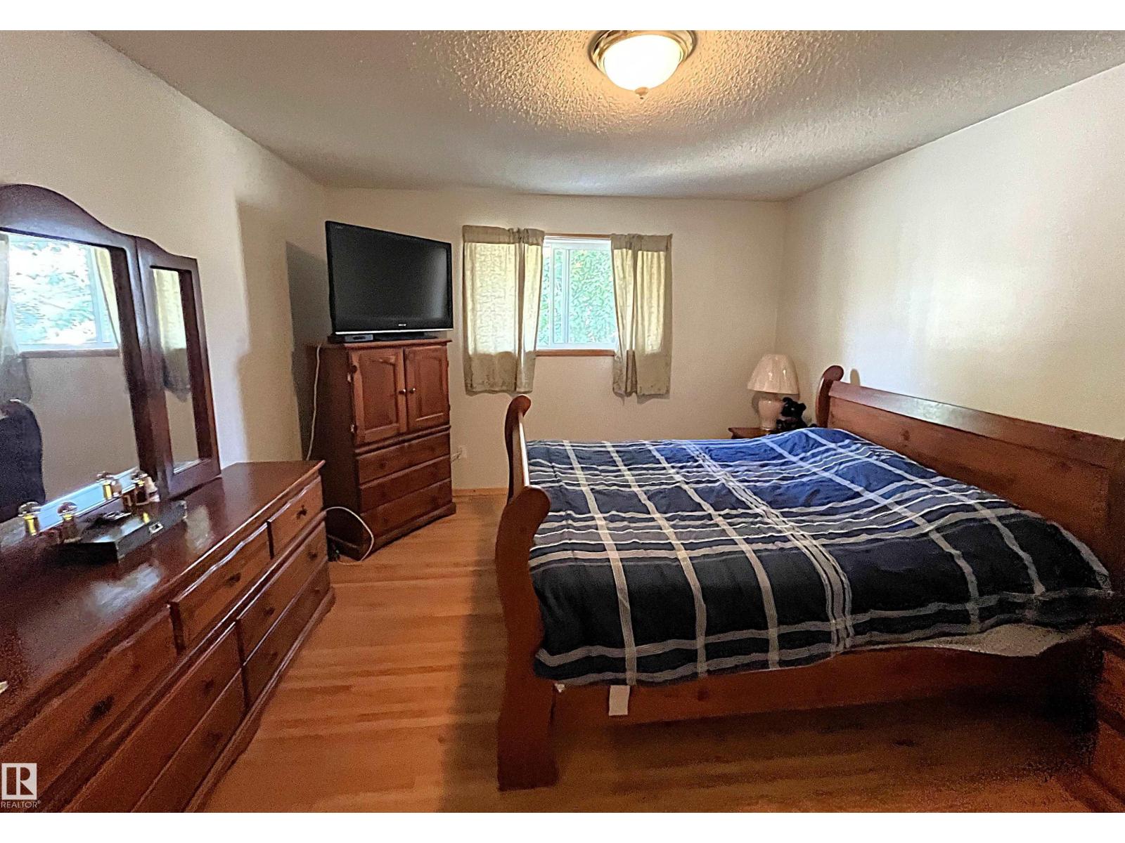 Single Family House Raised bungalow for Sale in    AV NW Edmonton 