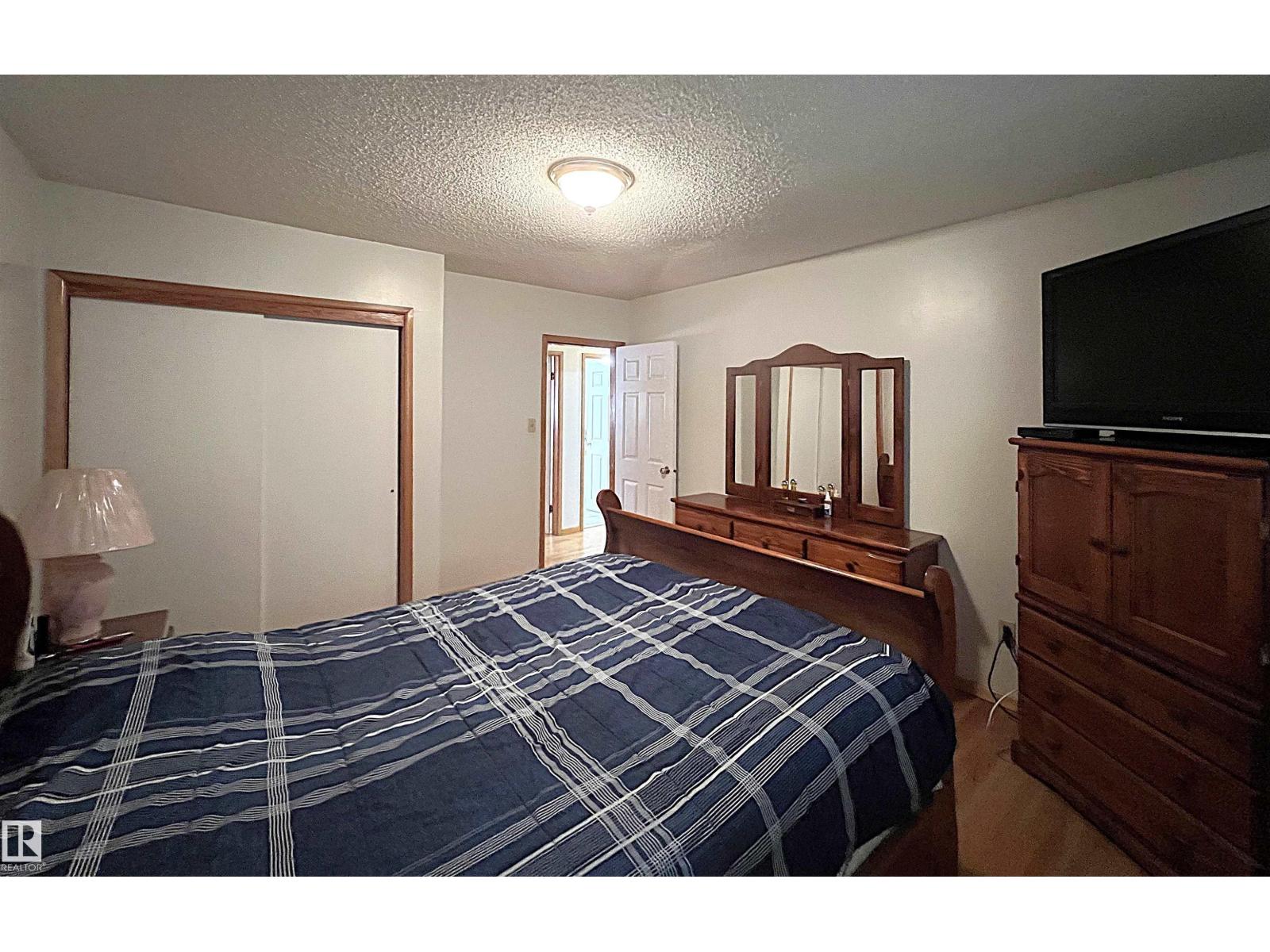 Single Family House Raised bungalow for Sale in    AV NW Edmonton 