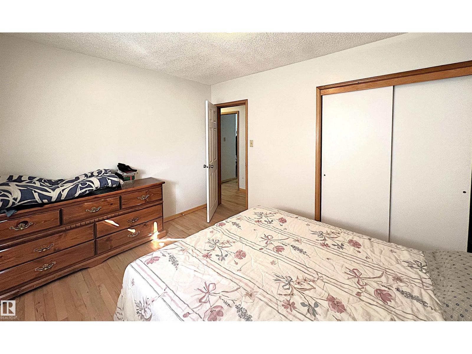 Single Family House Raised bungalow for Sale in    AV NW Edmonton 