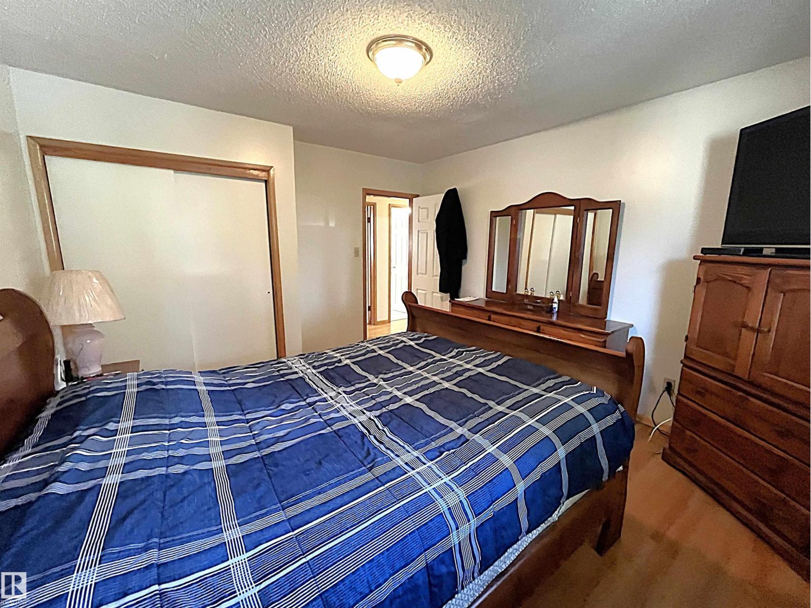 Single Family House Raised bungalow for Sale in    AV NW Edmonton 