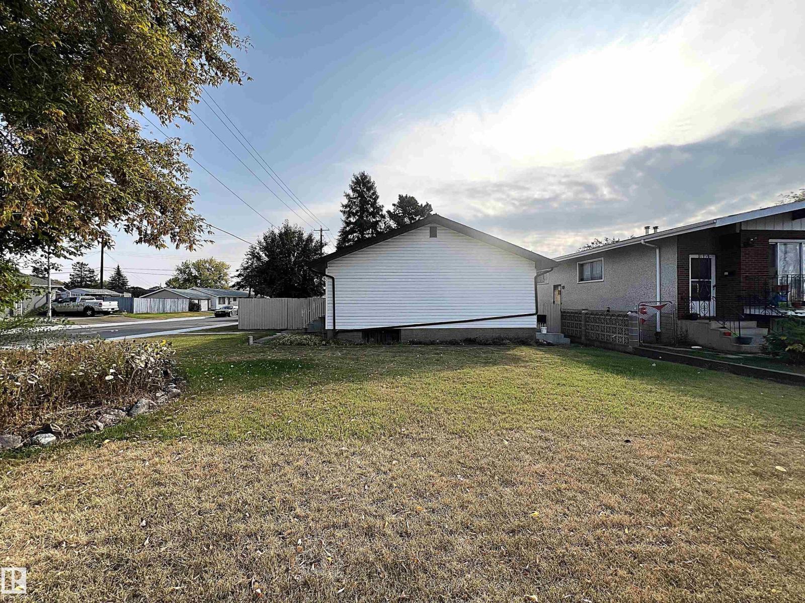 Single Family House Raised bungalow for Sale in    AV NW Edmonton 