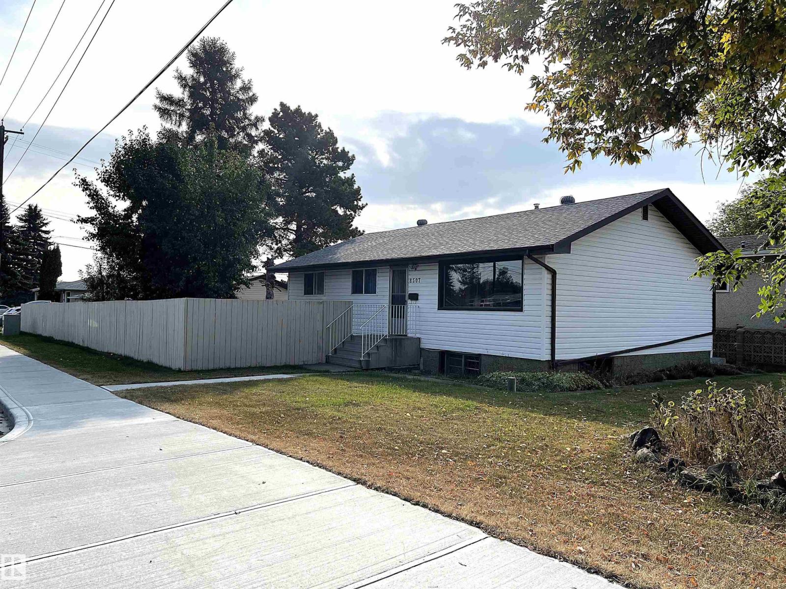 Single Family House Raised bungalow for Sale in    AV NW Edmonton 