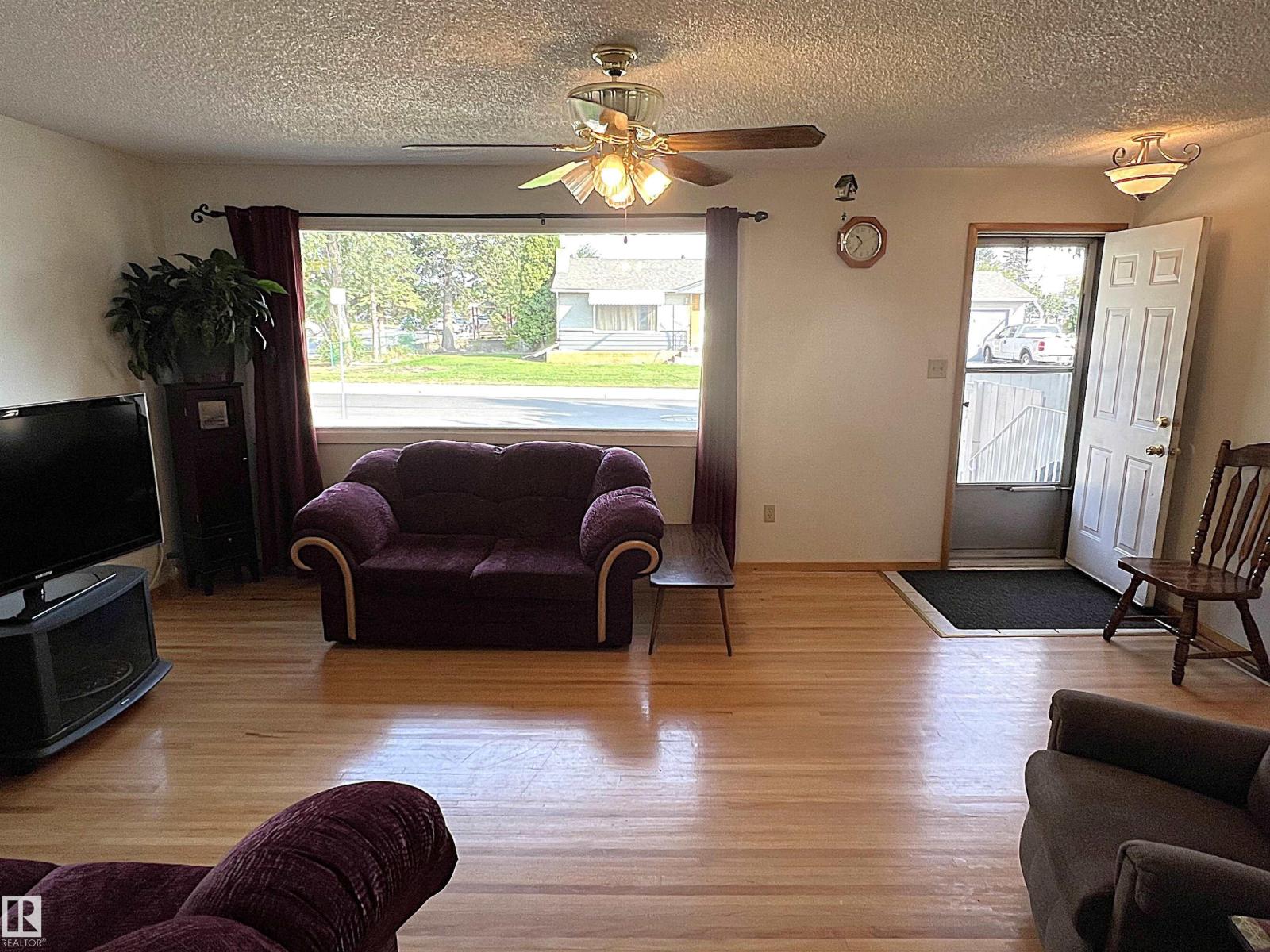 Single Family House Raised bungalow for Sale in    AV NW Edmonton 