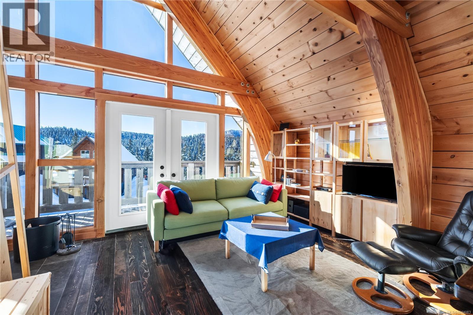 1000 Cruikshank Ridge, Courtenay