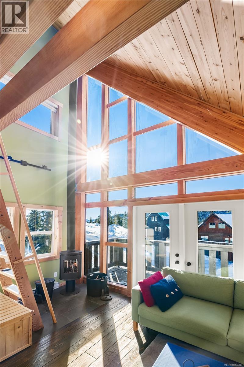 1000 Cruikshank Ridge, Courtenay