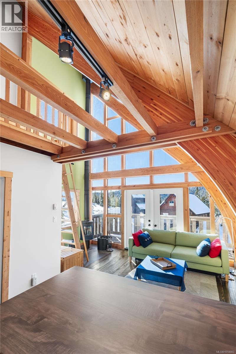 1000 Cruikshank Ridge, Courtenay