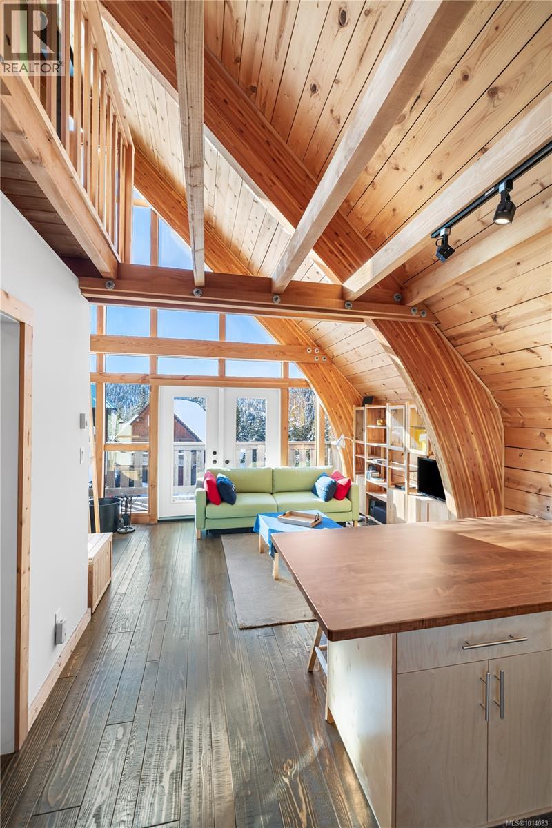 1000 Cruikshank Ridge, Courtenay