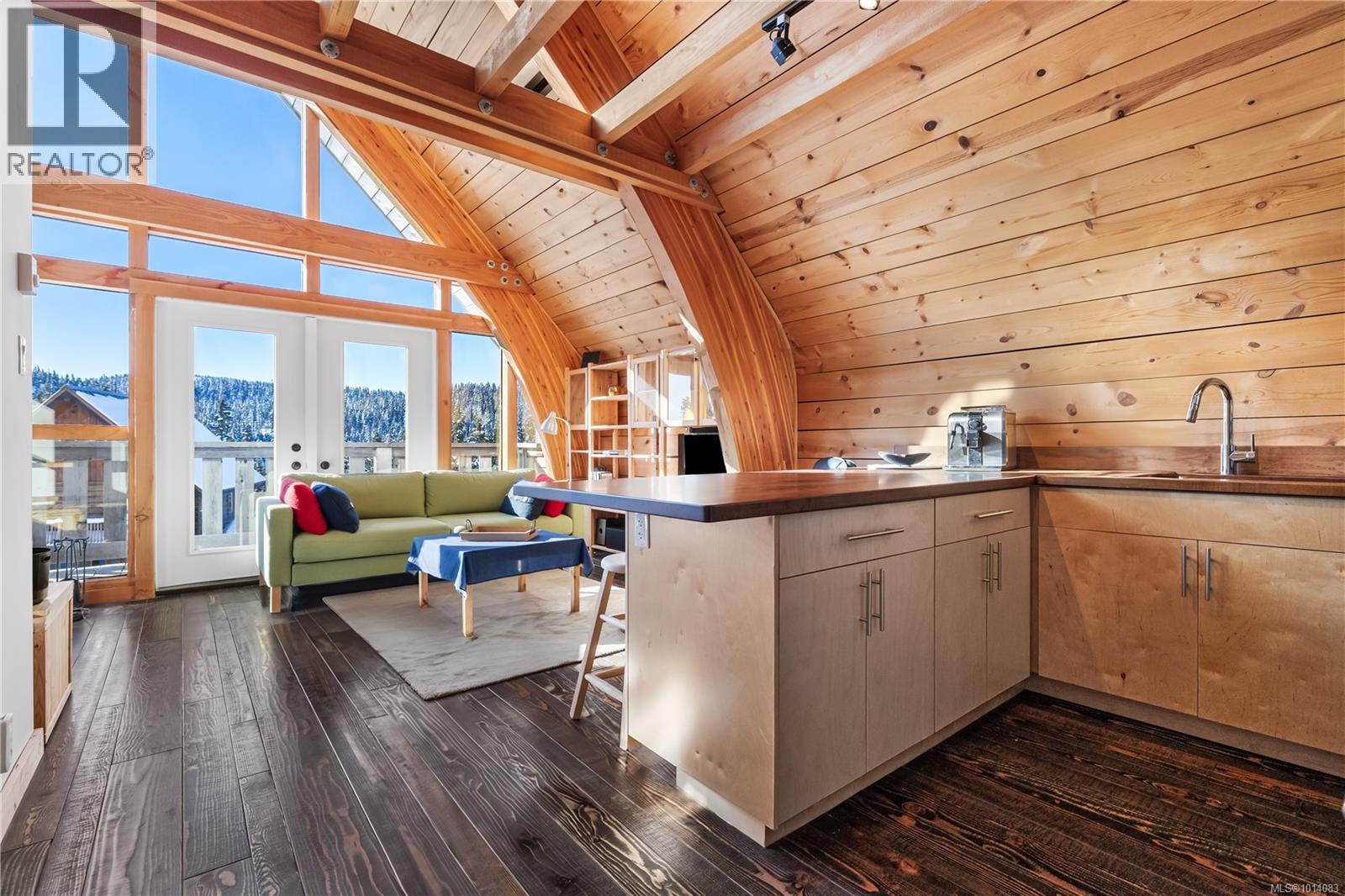 1000 Cruikshank Ridge, Courtenay