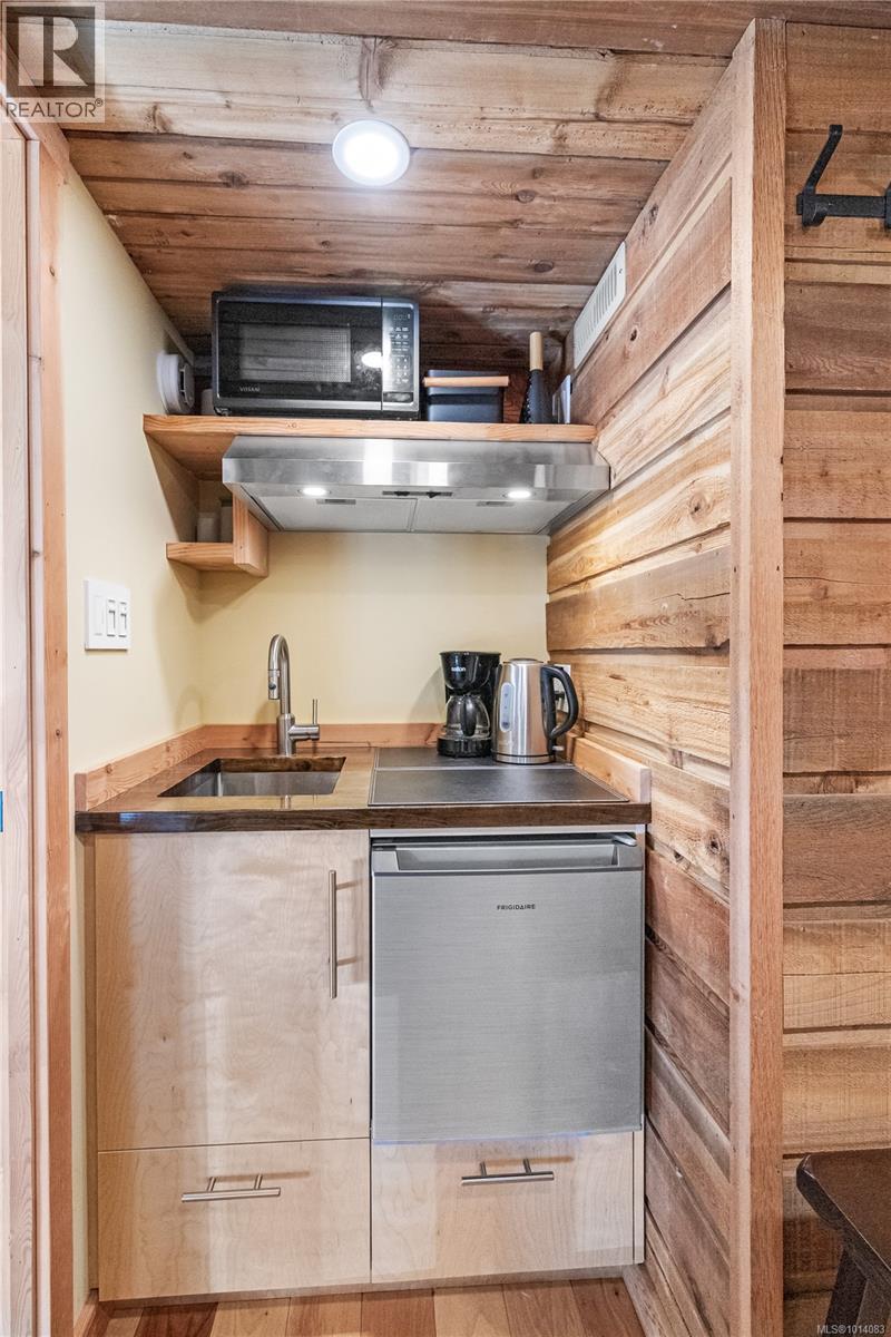 1000 Cruikshank Ridge, Courtenay