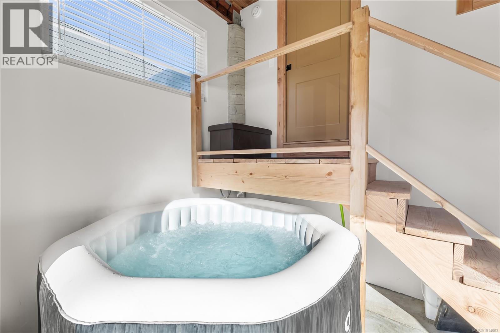 1000 Cruikshank Ridge, Courtenay