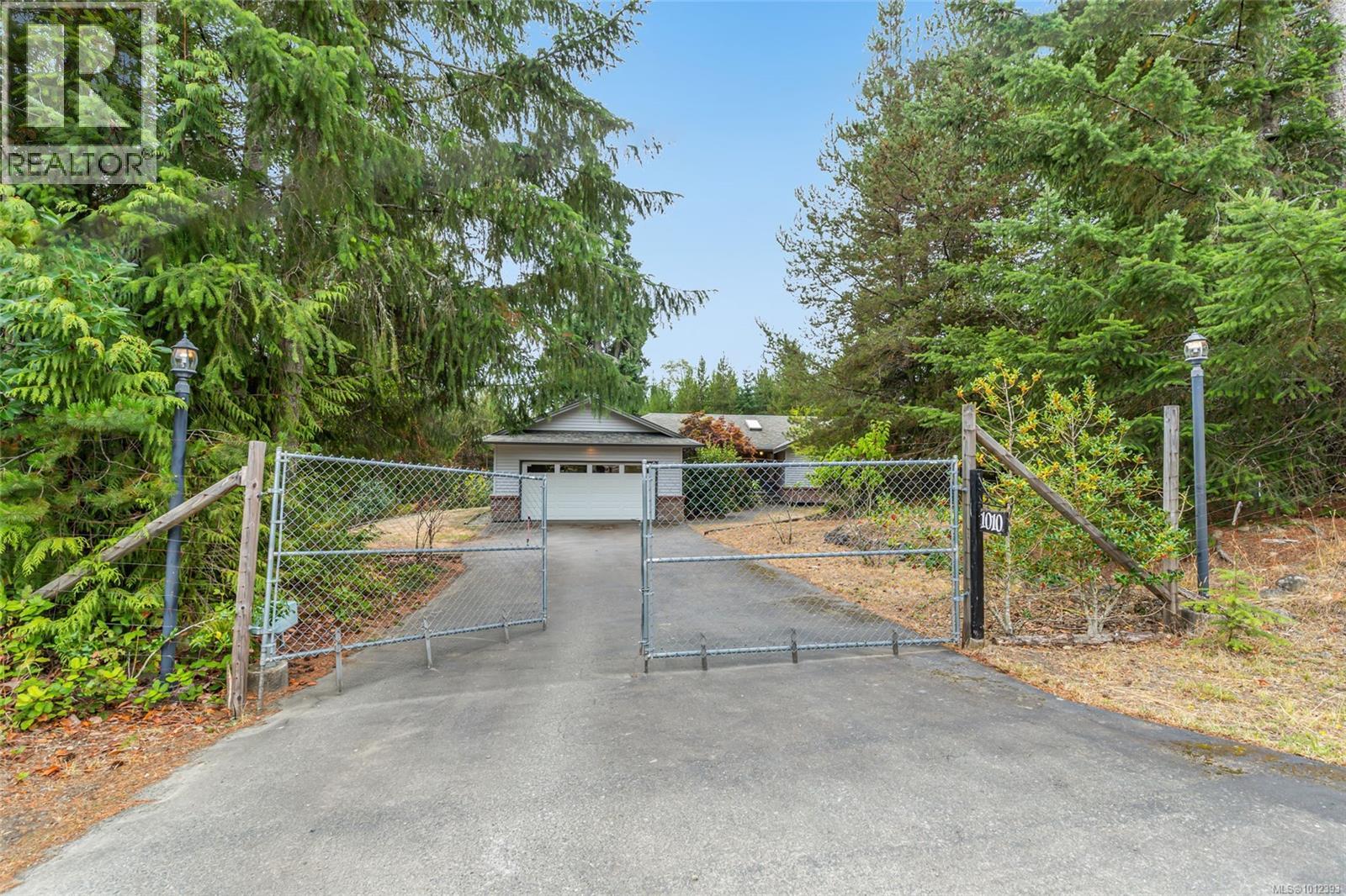 1010 Middlegate Rd, Errington