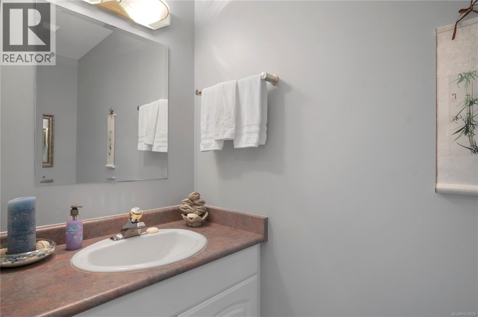 730 Nelson Rd, Campbell River