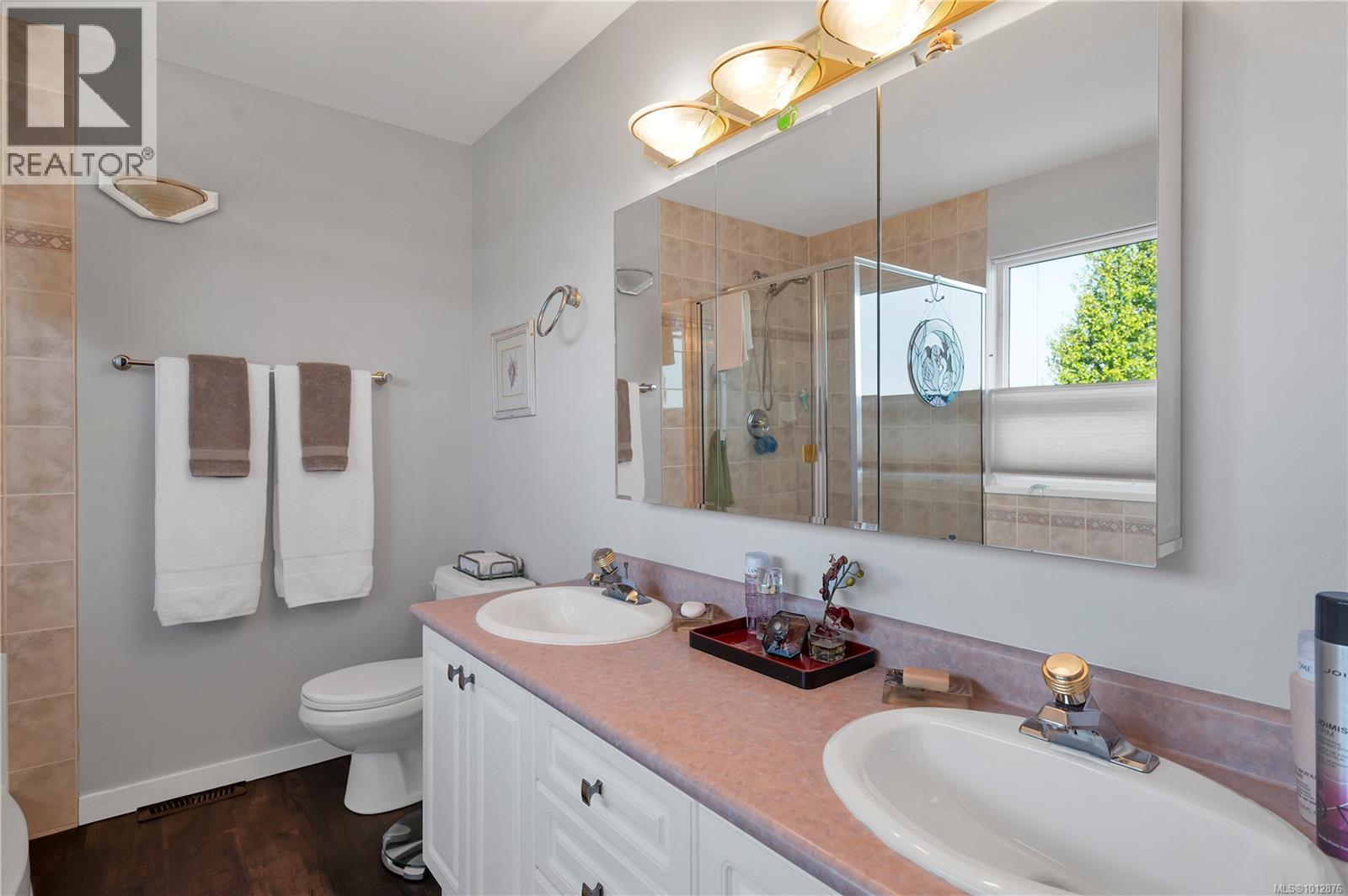 730 Nelson Rd, Campbell River
