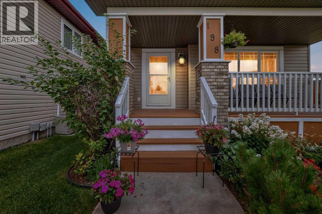 Single Family House for Sale in  Copperfield Gardens SE Copperfield Calgary 