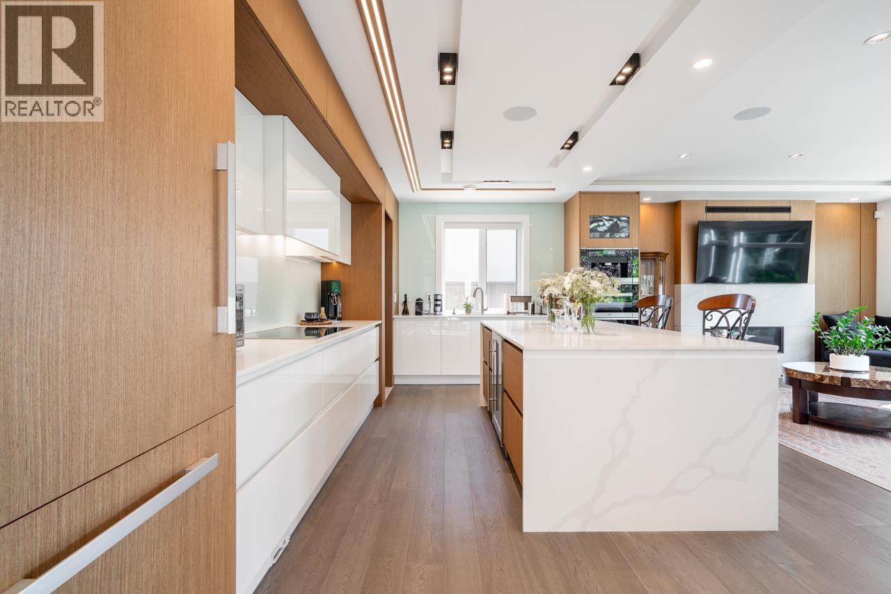 4399 HIGHLAND BOULEVARD, North Vancouver
