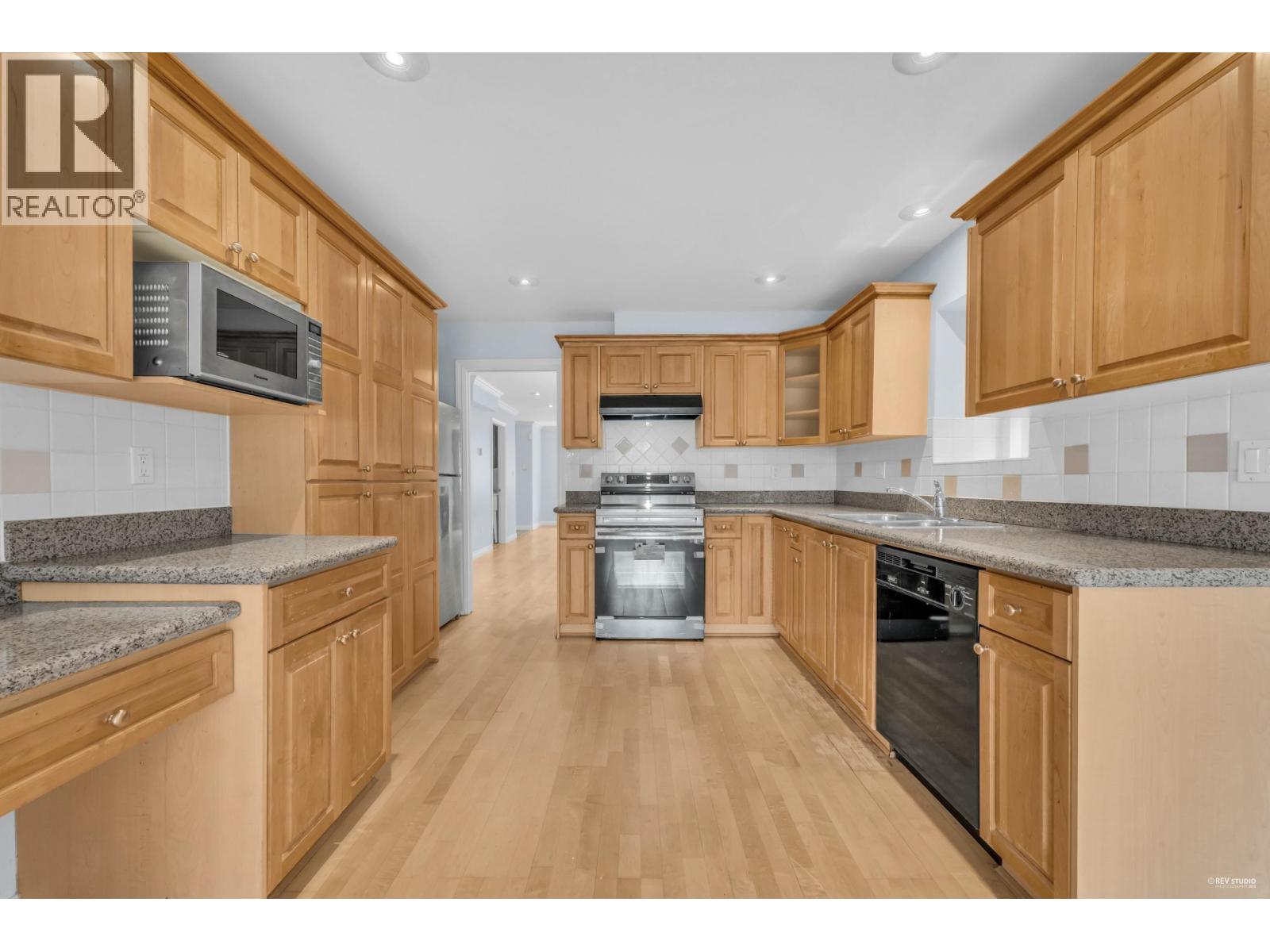 313 E 27 STREET, North Vancouver