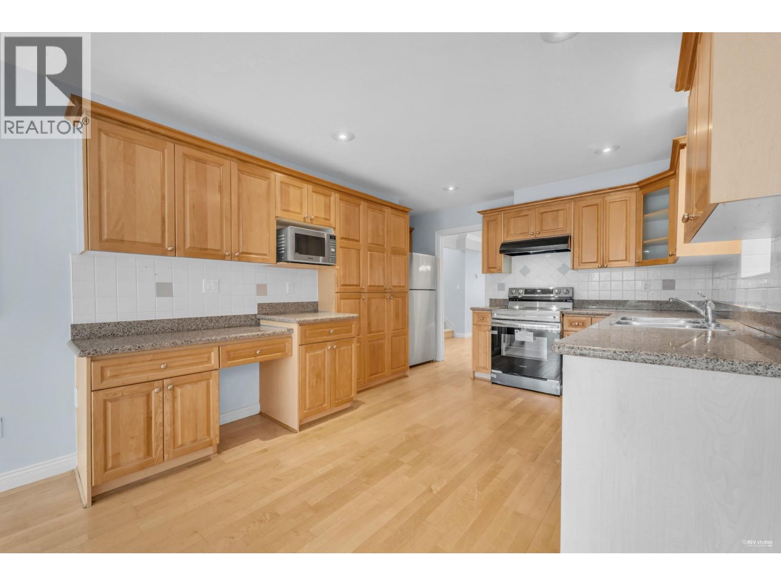 313 E 27 STREET, North Vancouver