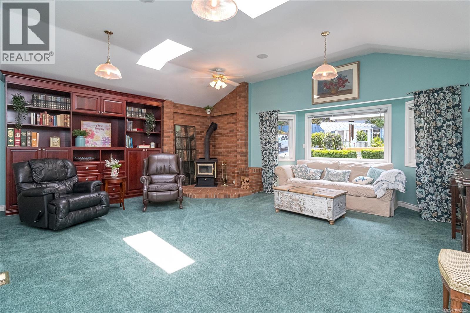 11376 Osprey Pl, North Saanich