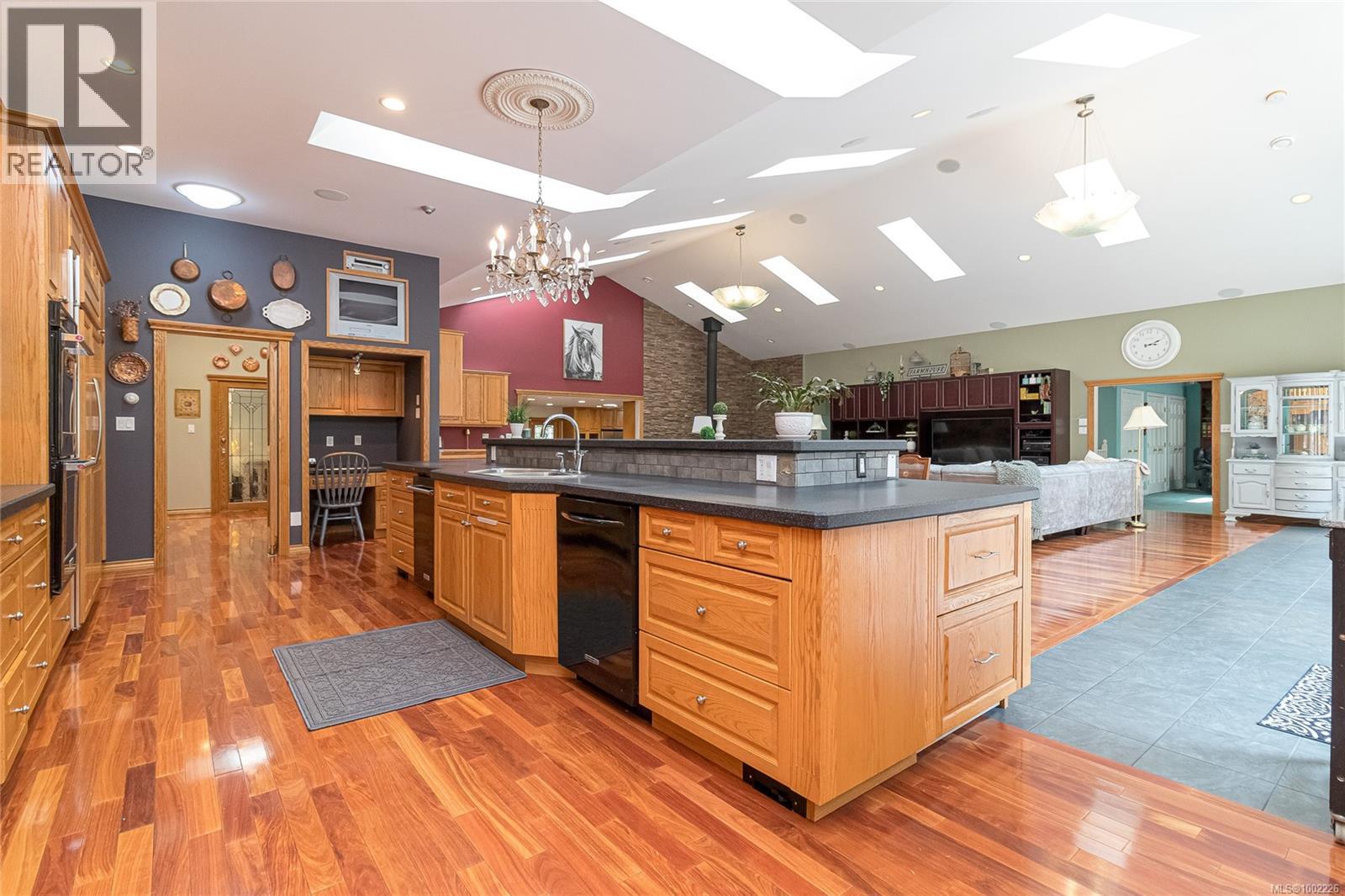11376 Osprey Pl, North Saanich