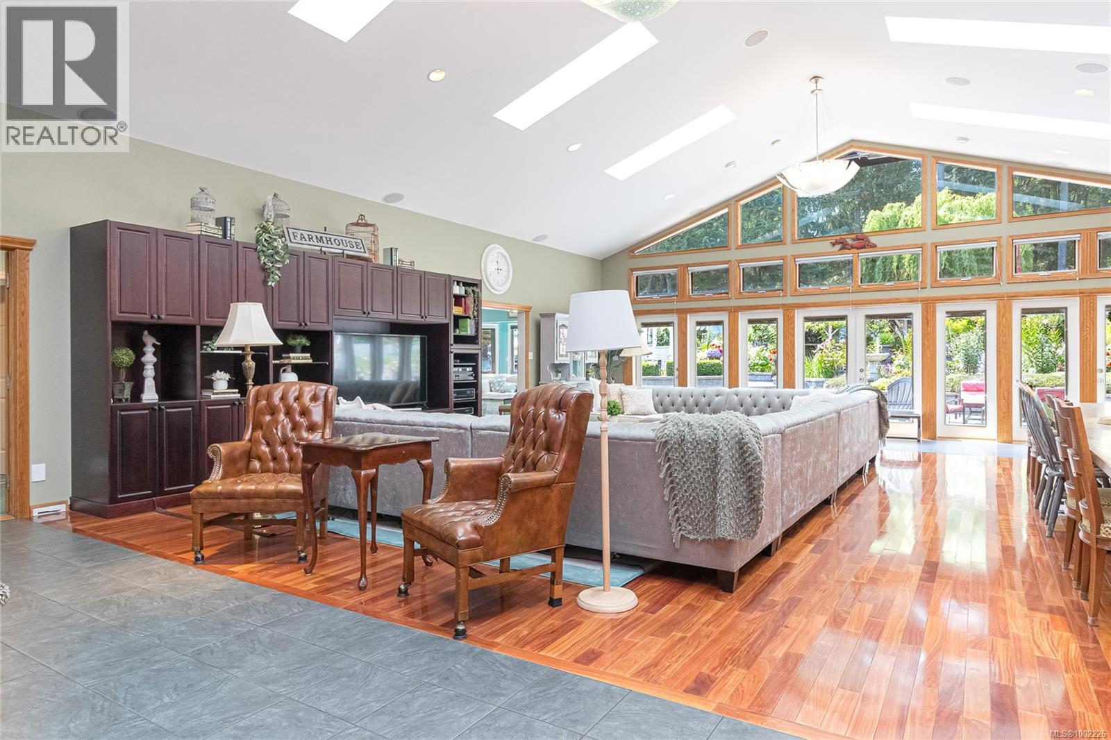 11376 Osprey Pl, North Saanich