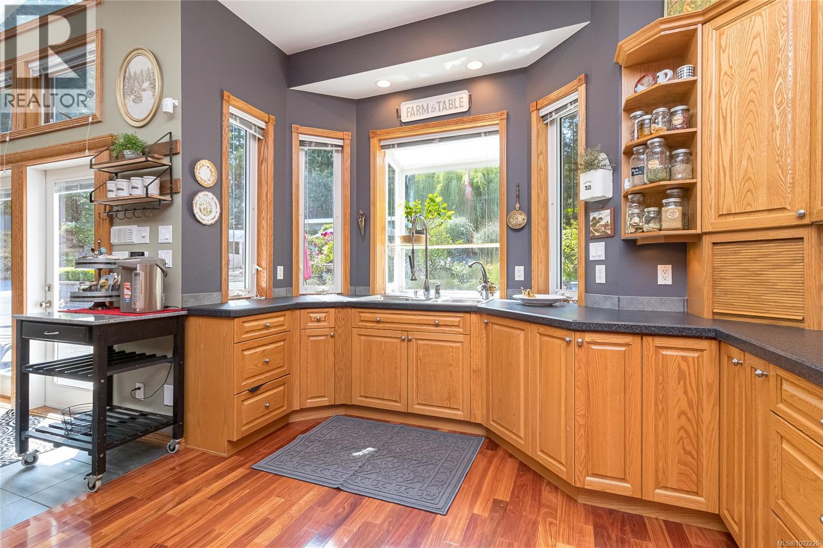 11376 Osprey Pl, North Saanich