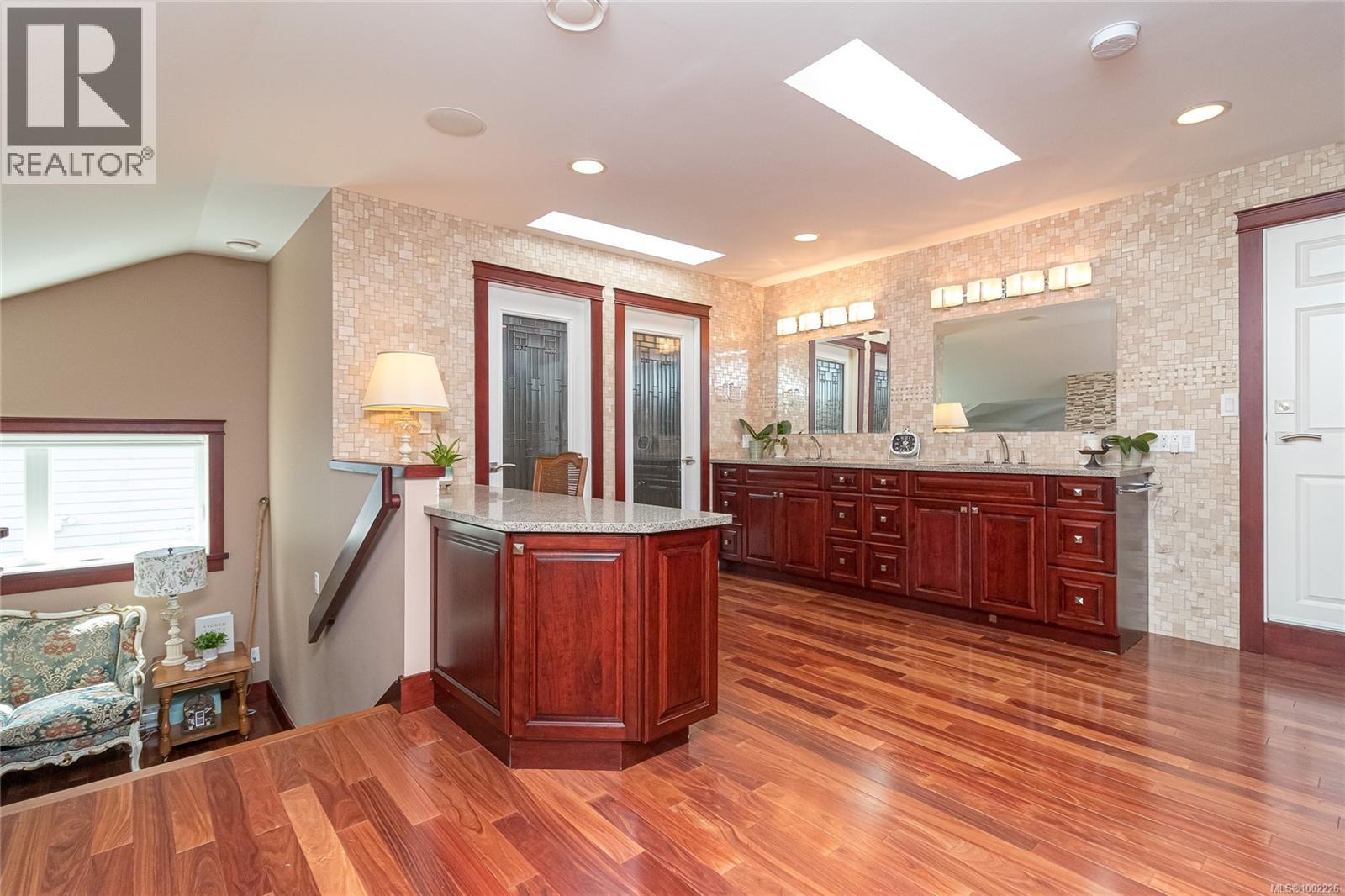 11376 Osprey Pl, North Saanich