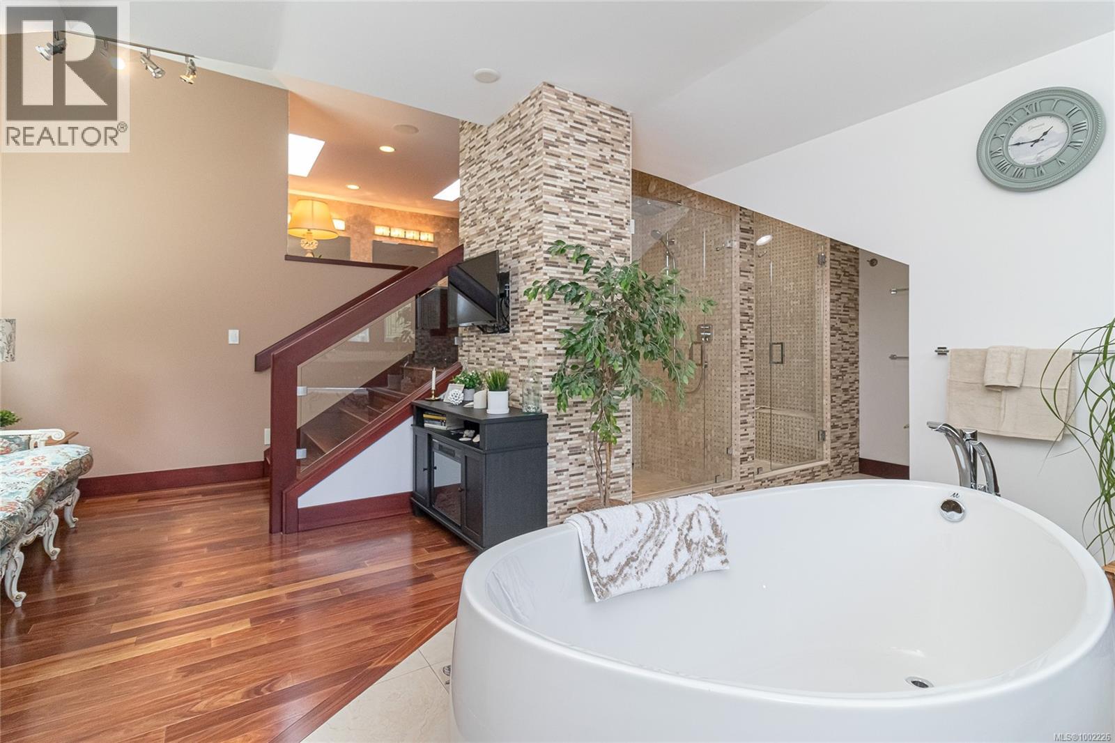 11376 Osprey Pl, North Saanich